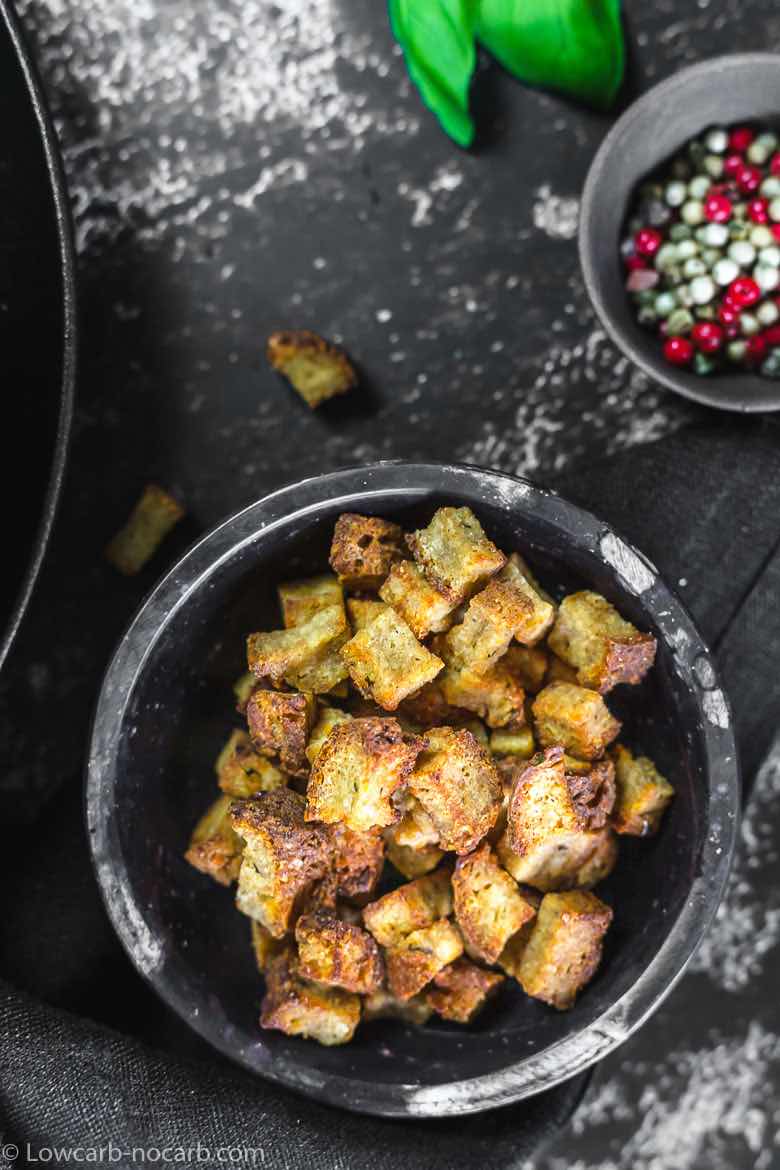 Keto Croutons with pepper grains