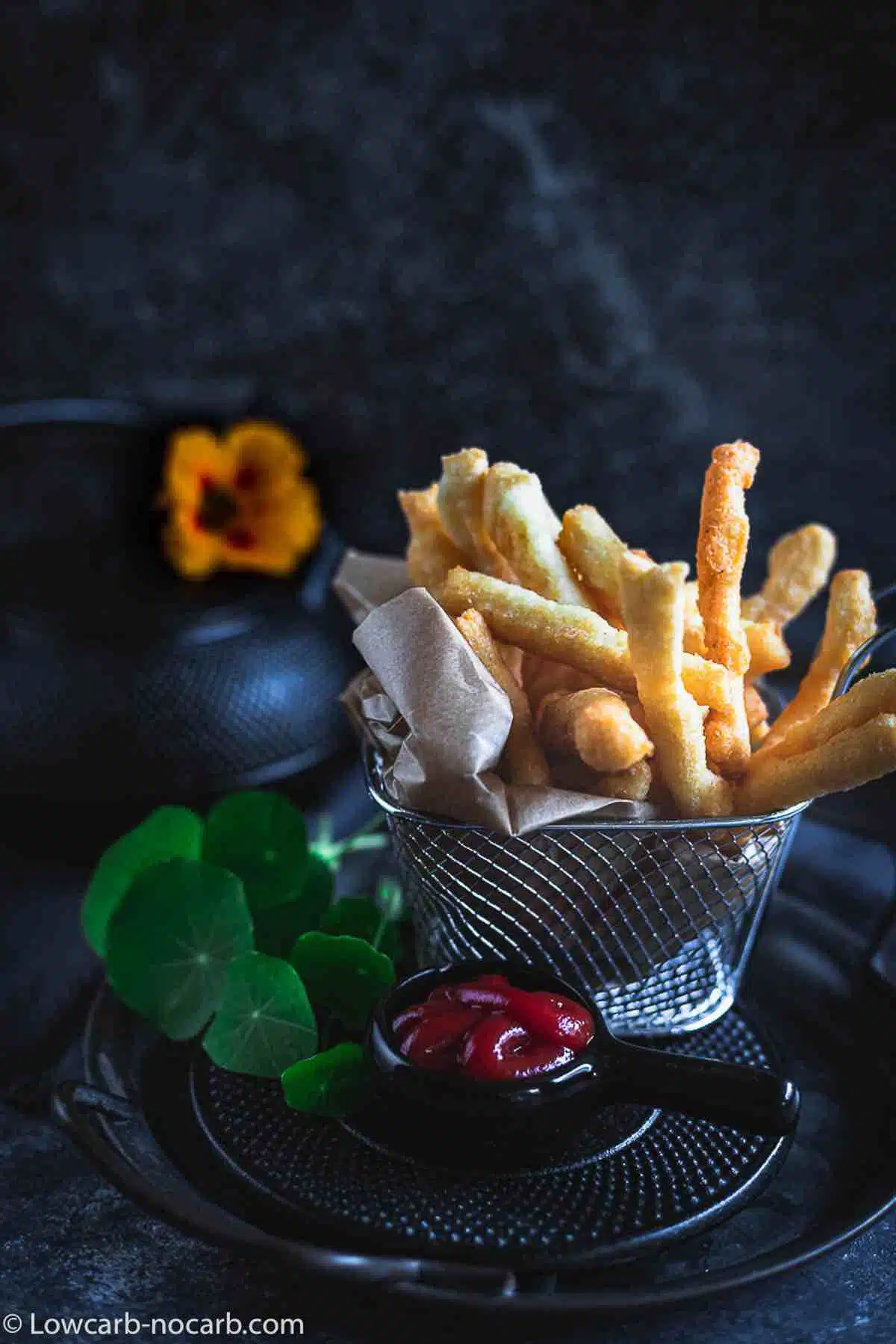 French Fries with minimum carbs in a metal basket