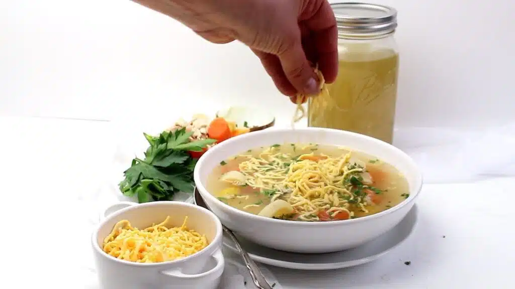 How to make home chicken soup adding egg noodles in