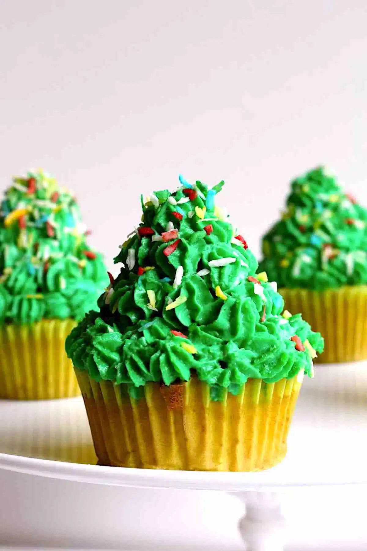 holidays cupcakes with tree design.