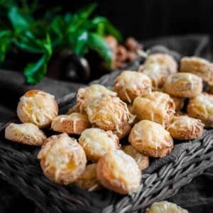 Low Carb Bread Bites inside a brown wooden basket.