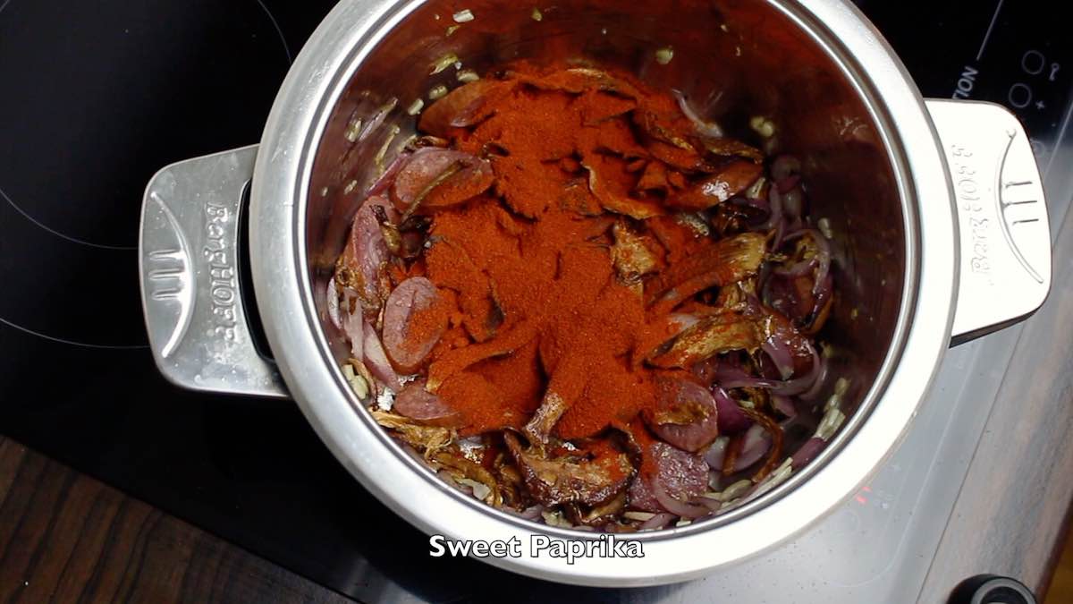 Original sauerkraut soup adding sweet paprika.