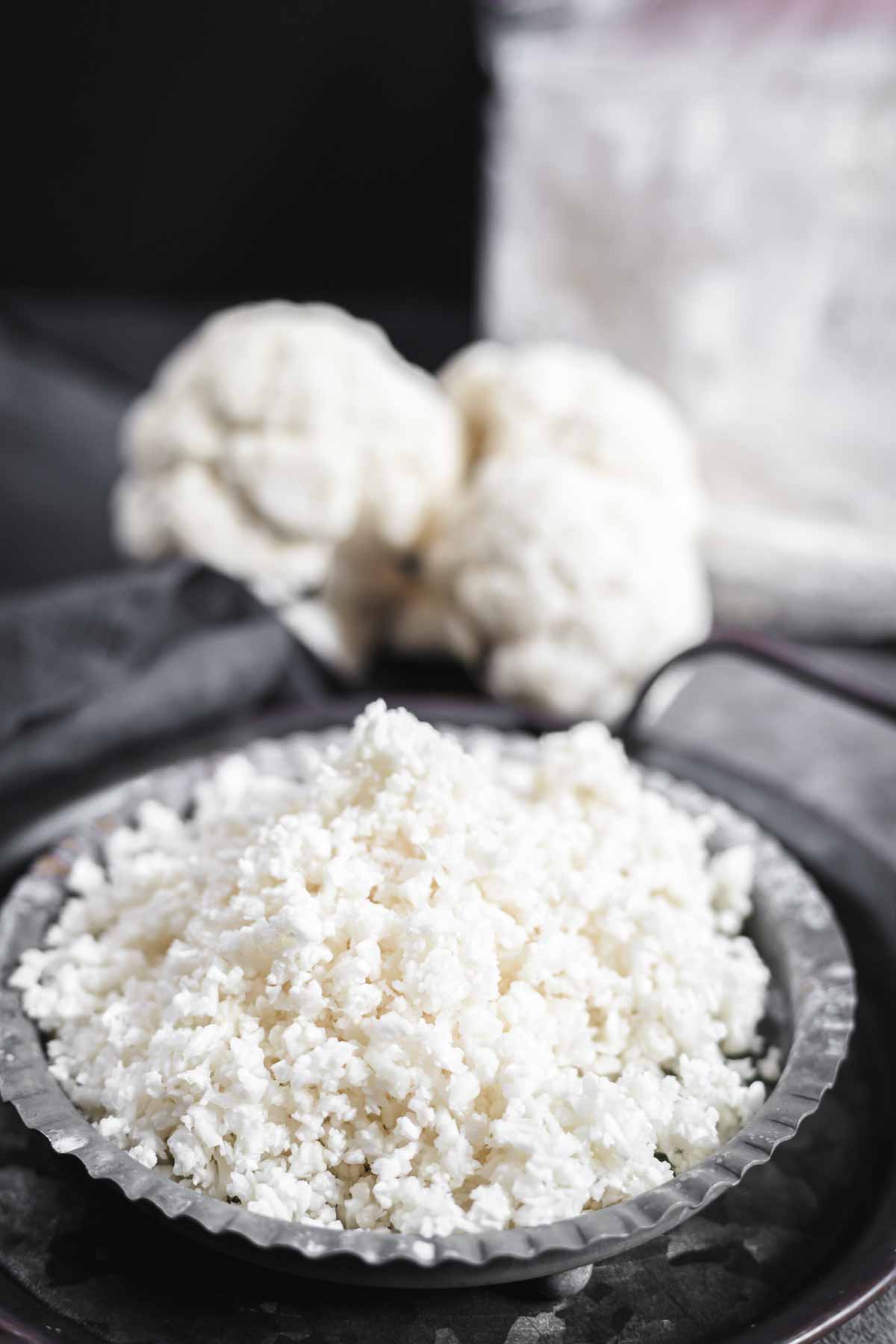 How to cook cauliflower rice at home on a plate.