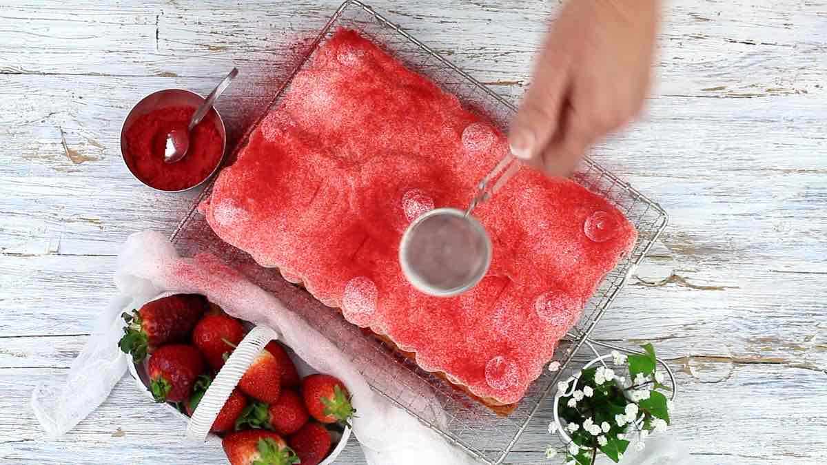 Sugar Free Cake sprinkling with strawberry powder.