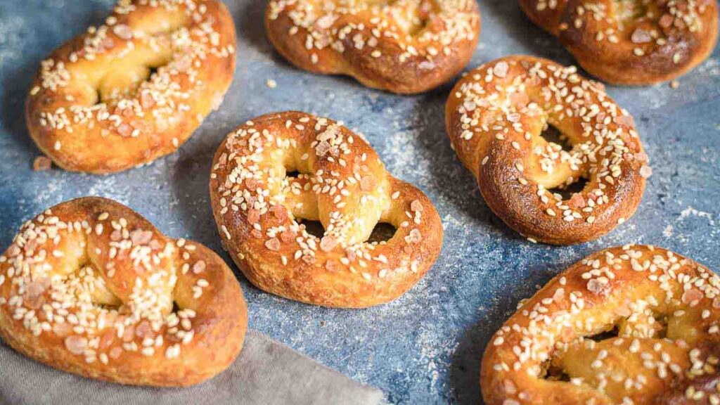 Pretzels with sesame seeds and a napkin.