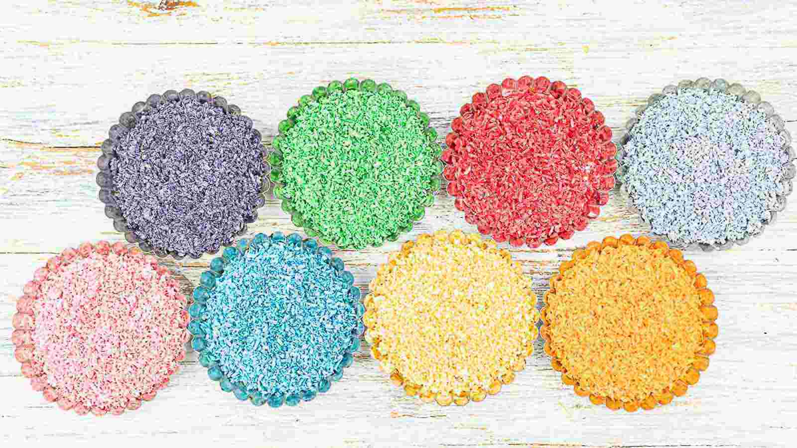 Sugar-Free Sprinkles inside containers in colors. 