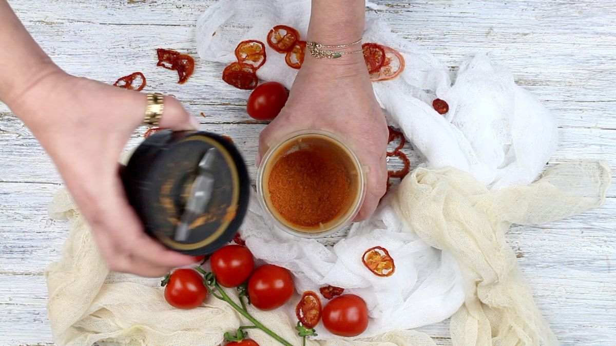 Opening magic bullet jar with tomato powder.